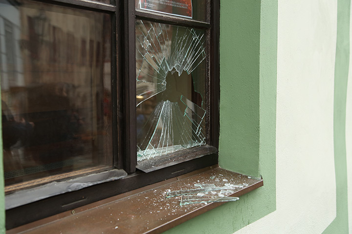 A2B Glass are able to board up broken windows while they are being repaired in Tadley.